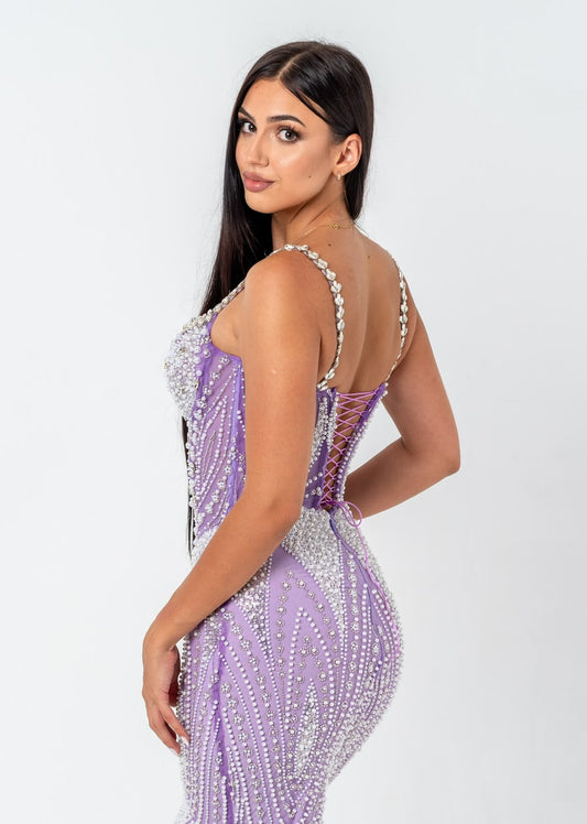 Robe Ariana Maison KALARA, robe de soirée sirène lavande au dos lacé brodé de cristaux, vue de dos